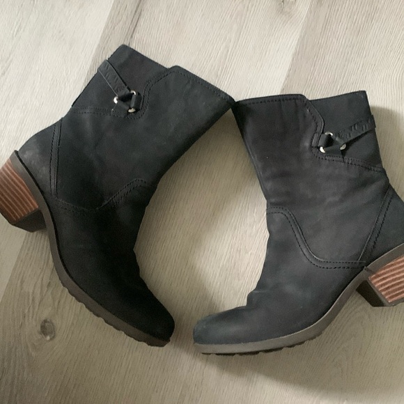 TEVA FOXY MID BLACK BOOTS size 9.5‎ zipper winter heel soft leather casual - Picture 1 of 10